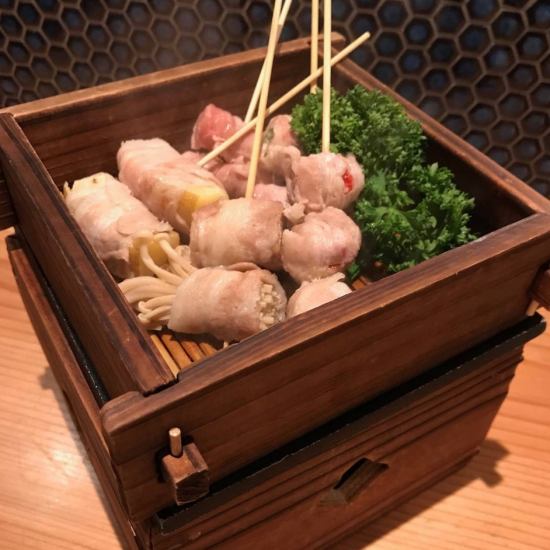 모두 좋아하는 돼지 장미로 야채를 감싼 【야채 감아 꼬치】는 340엔(부가세 포함)~!