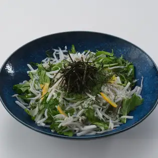 Salad with boiled whitebait and daikon radish
