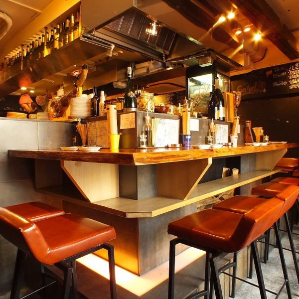 The stylish atmosphere of the store, illuminated by the faint orange light, is very popular with women.You can enjoy an adult time to come on a date and sip wine ♪ #Jiyugaoka, charter, banquet, girls-only gathering, birthday, anniversary