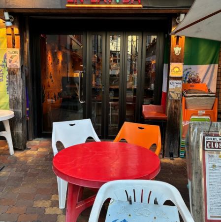 초봄부터는 테라스의 자리도 해방하고 있습니다! 기분 좋은 바람을 느끼면서 요리와 술을 즐겨 주세요.테라스 좌석은 애완 동물도 동반 가능합니다!