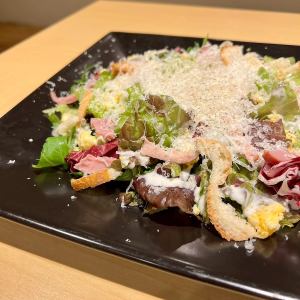 Roasted tea-flavored duck and boiled egg Caesar salad
