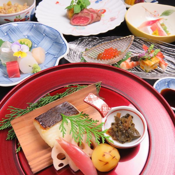 We offer a wide variety of courses such as [Kaiseki Course] and [Tessa/Tecchiri Course].