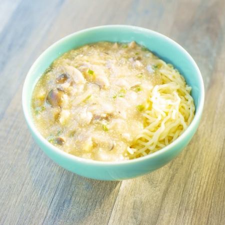 Chilled soba noodles with cod roe and dried scallops (cold noodles topped with a warm sauce)