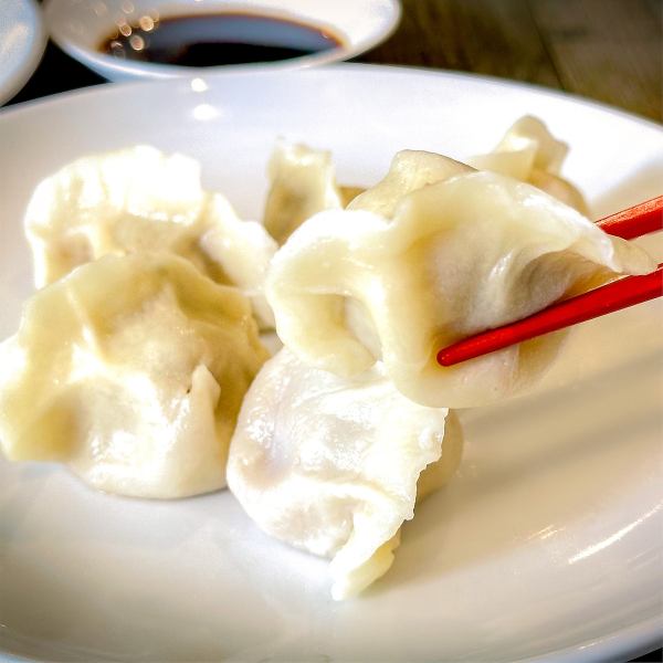 Along with the grilled dumplings, the must-try specialty "Handmade boiled lamb dumplings"