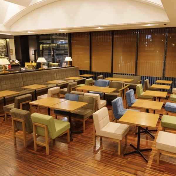 There is a large table seating in the middle of the store, and the space between the next and the next seat will make you feel at ease.In addition, as it is available as counter seat sense, of course you can enjoy a meal slowly with a friend or a colleague at work as well as one person.