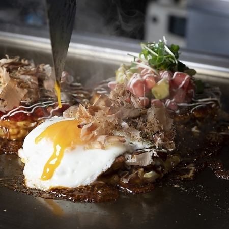 Live feeling of baking in front of you !! Enjoy hot and fluffy okonomiyaki !!