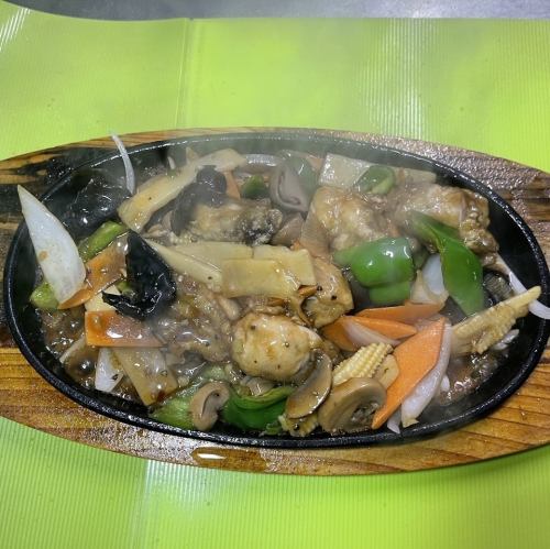 海鮮鉄板焼き/鉄板黒胡椒牛肉炒め