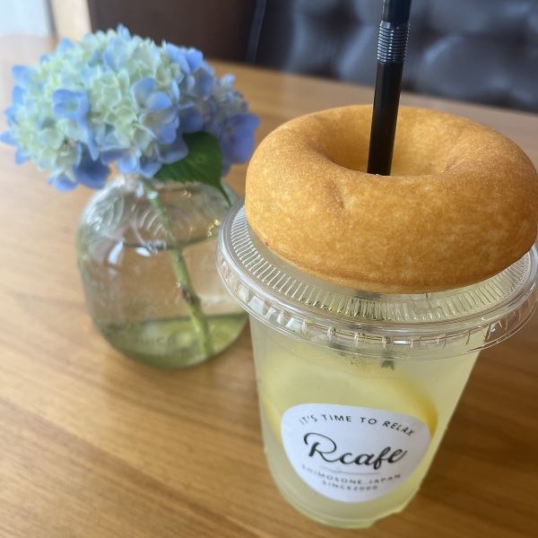 We also recommend take-out drinks with Tsubame donuts! You can take very cute pictures♪