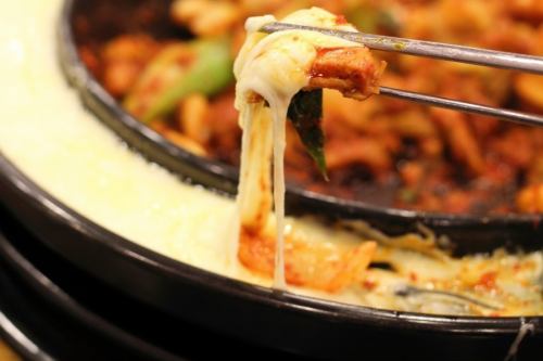 [Very popular!] Cheese dak galbi is very popular! The UFO-shaped iron pan is full of volume! *Price for one person
