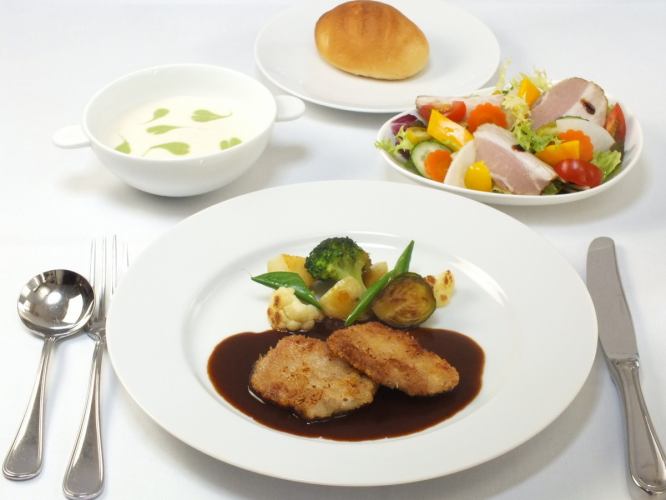 [1/8~]【正宗法式午餐】使用时令食材的特别午餐套餐<共6道菜>2,750日元（含税）