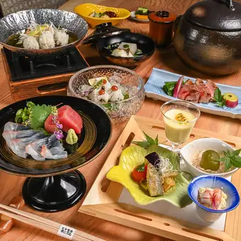 7品　前菜・お椀・お造り・焼肴 鍋物・食事・今月の甘味 時期により変更いたします