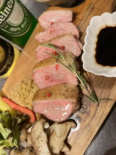 醸し鴨肉のレアステーキ