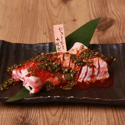 Flower-blooming juicy short rib steak
