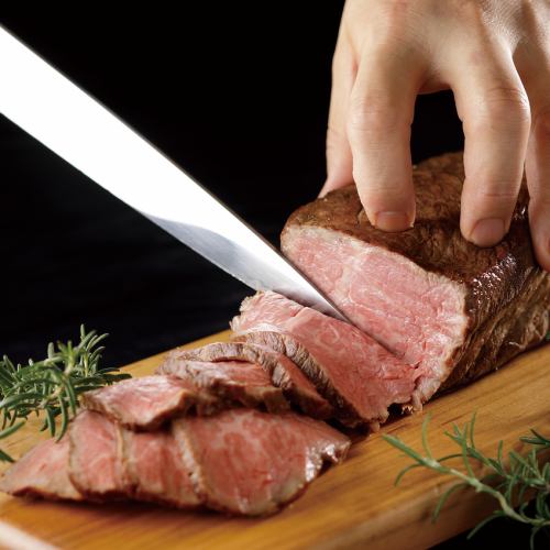 真空低温調理法でお肉の旨味、柔らかさを堪能できます。