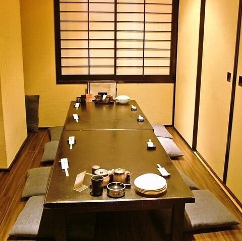 ふすまで仕切られた個室は、平日は5名様より、週末は6名様~10名様くらいまでの小宴会に◎また、11名様~15名様くらいまでの中規模のご宴会にもご利用いただけるお部屋もご用意しております。ご利用シーンに応じてご案内いたしますので、お気軽にお問い合わせください。