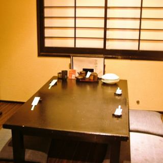 つい長居したくなる、座敷テーブル席