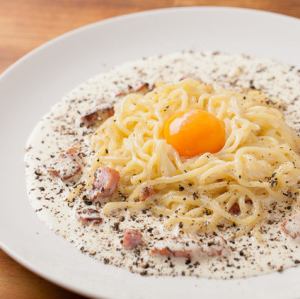 everyone loves carbonara