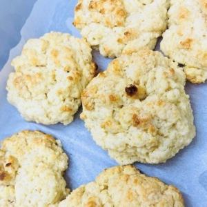 Hand-baked scones (potash on the outside, fluffy on the inside)