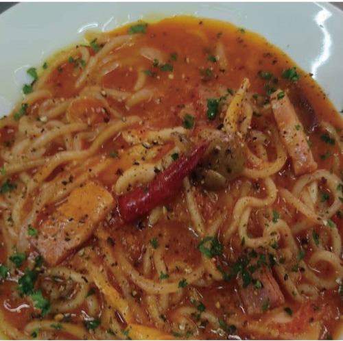 トマトとベーコンのピリ辛アラビアータパスタ