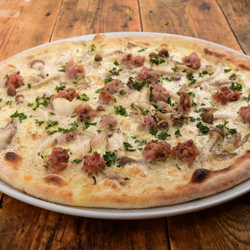 自家製ソーセージとキノコのクリーム