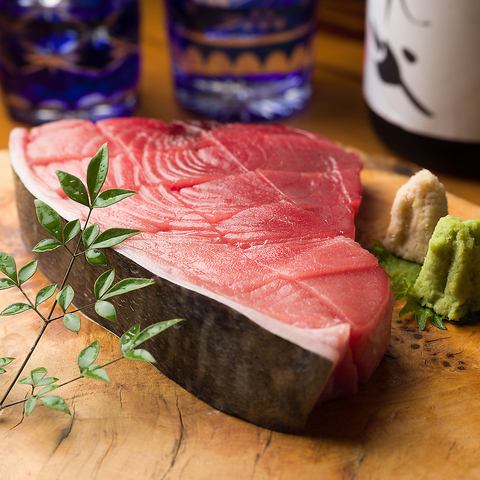 「金枪鱼横切刺身」是让您在一道菜中享受中脂和瘦肉的杰作！