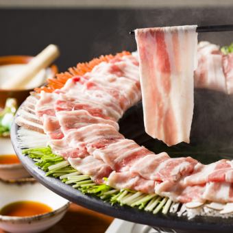 Choose from "Morikae Pork Shabu-shabu" or "Kinki Seafood Hotpot" courses, 120 minutes all-you-can-drink for 6,000 yen
