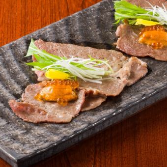雲丹といくら 牛肩ロースの炙り ”うにく”　
