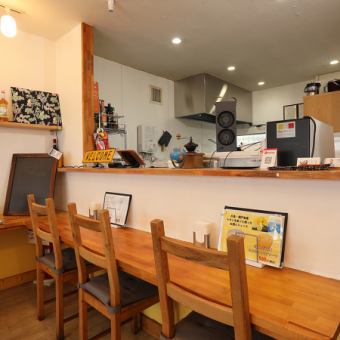 全5席ご用意しているカウンターは、おひとり様のご利用も大歓迎！ふらっと気軽にお立ち寄りいただき、ゆったりお過ごしください♪
