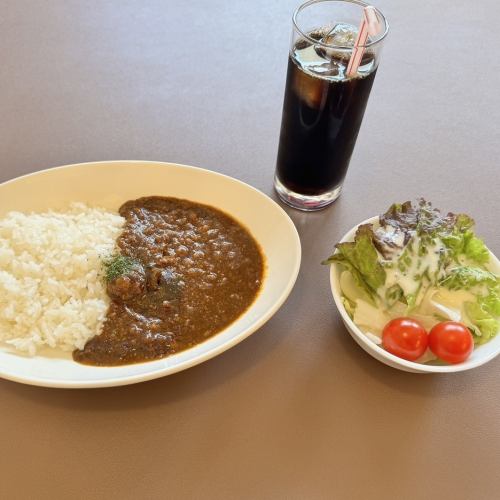 カレー (サラダ付) &ドリンクセット