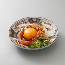 サーモンユッケ