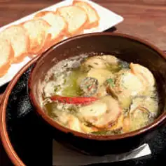 牡蠣とホタテの贅沢アヒージョ