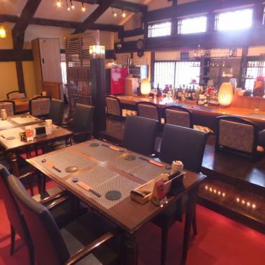 A tatami room is also available in the back ★ The fusion of "Japanese" space and "Western" cuisine is loved by a wide range of customers ♪
