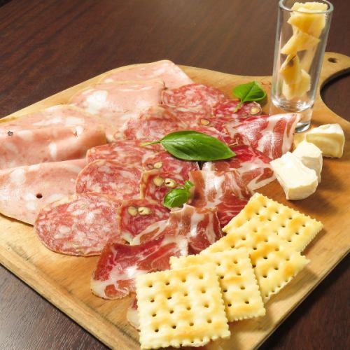 生ハム・サラミ・チーズ盛合せ