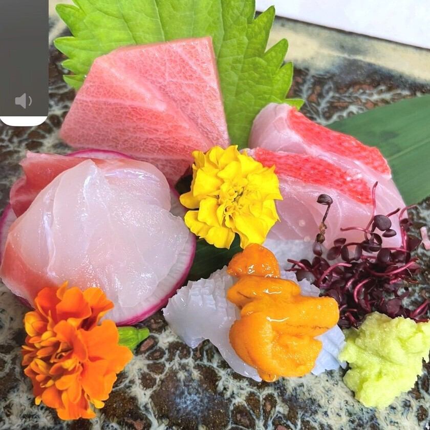 社長自ら市場で仕入れた素材を、職人が一品一品丁寧に仕立てる