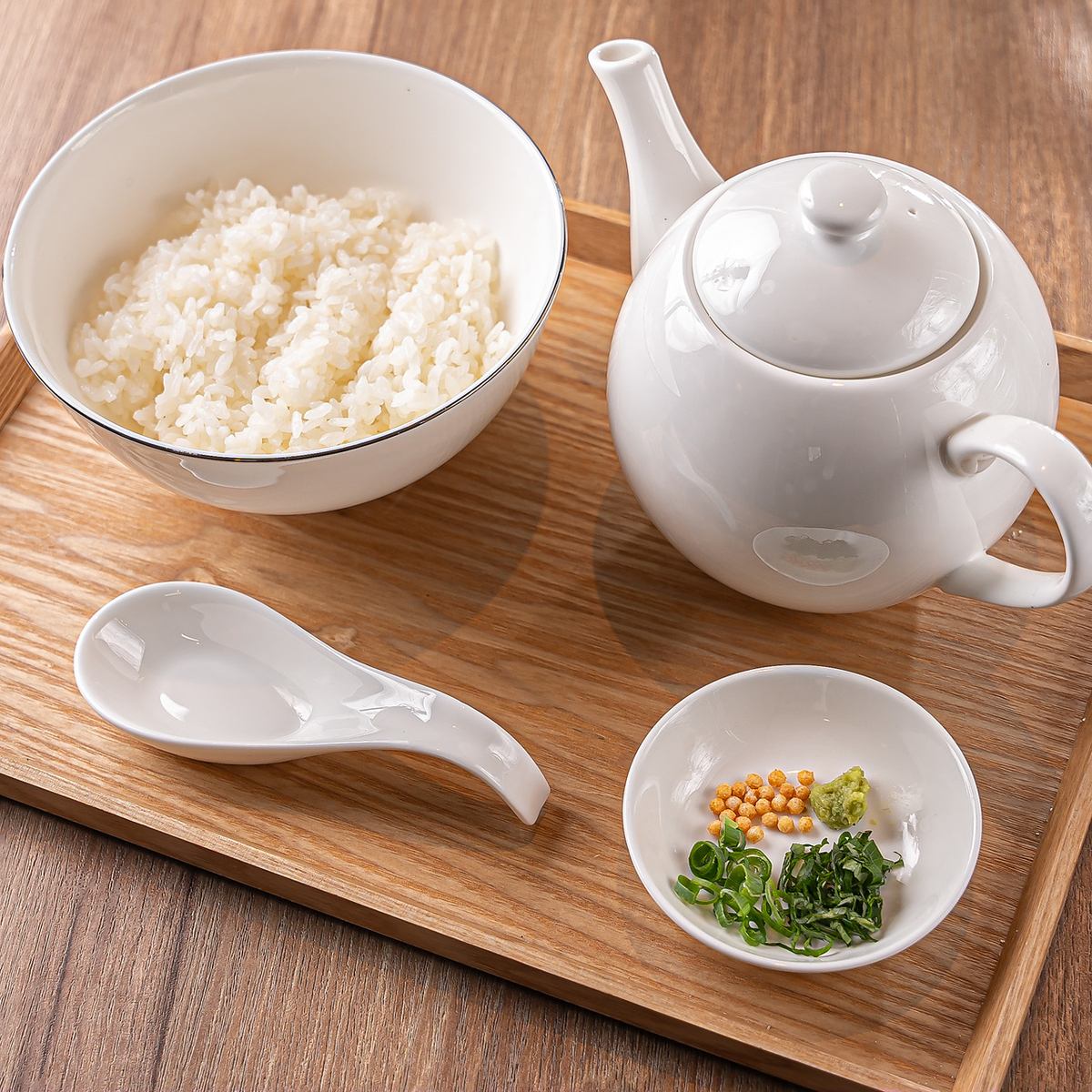 料亭で働いていた職人が丹念に抽出したお出汁を使った料理が自慢