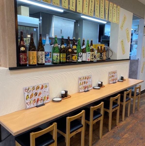 カウンター席での一人飲みから、ゆったりとしたソファー席での宴会まで、様々なシーンに対応可能です。お仕事の後の憩いのひとときを、美味しい牡蠣料理と温かいおもてなしと共にお過ごしいただけます。