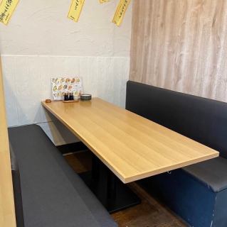 少人数の宴会やグループでの旅行に最適です◎美味しい料理とドリンクを囲んで賑やかに語り合える広々としたお席です。