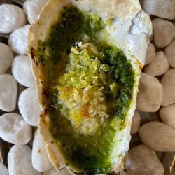 ロックフェラー ～ほうれん草・バター・チーズのバジルソース～