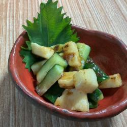 山芋とキュウリの梅肉和え