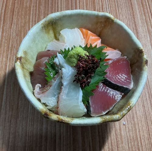 海鮮丼 ～味噌汁付き～　並