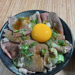 和牛のコウネ炙り丼 ～味噌汁付き～　並