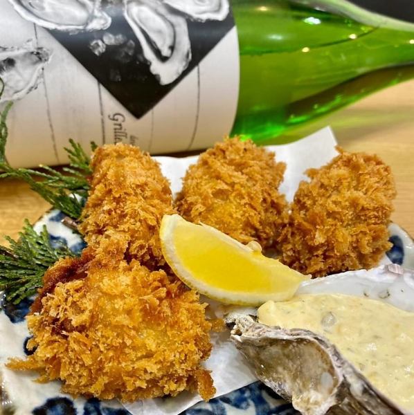 サクッ！じゅわ～！自家製タルタルソースと絡める定番の逸品“カキフライ”