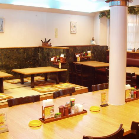 The interior is made of old wood that gives you a feeling of nostalgia and warmth.We have a wide variety of seats such as counter seats, tatami mats, and table seats! Feel free to use it for welcome and farewell parties and alumni associations.