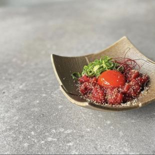 ユッケ風牛レアステーキ