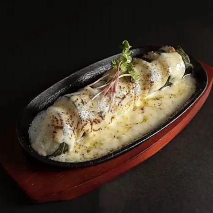 とろ～り濃厚！名物・炙りチーズキンパ