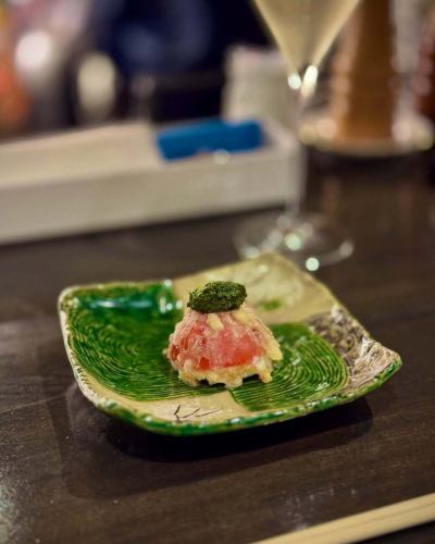 先日の特別ディナーコース「天ぷらの会」より。

今回も色々な天ぷらのコースを味わっていただきました。
イタリアンの要素も取り入れつつ、デザートまで天ぷら😏

来月は。。。お楽しみに。

ypsilon イプシロン
新宿区新宿1-16-16 テェアーカテリーナ101
TEL 03-6380-4288
ランチ 11:30~14:00LO
ディナー17:00~23:00LO

#ypsilonitalian #新宿 #新宿御苑前 #新宿御苑前グルメ #新宿御苑前ランチ #ディナー #イタリアン #新宿グルメ #東京グルメ #tokyorestaurants 
#パスタだいすき #昼飲み #大人スイーツ #イタリアンレストラン  #トラットリア #天ぷら　#tempura #特別ディナーコース #ウイスキー #新宿御苑 #レストラン #winelover #🍷#🥃 #🍾 #おいしいごはん