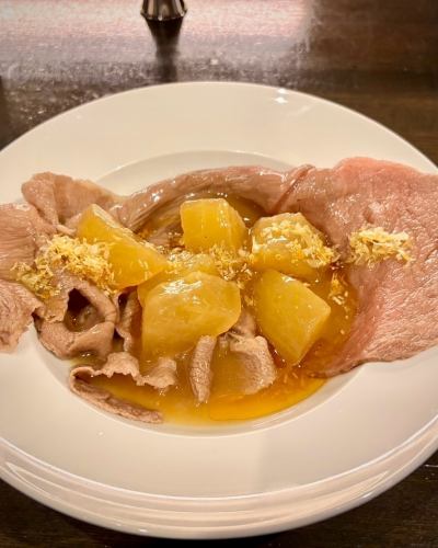先日の特別ディナーコース、
🍾\\ 真夏の夜宴// あつい夏を乗り切ろう！
より。

夏が旬の食材で、いろいろなメニューをお楽しみいただきました。
8月の下旬にもさしかかり、ちょっと疲れるころ。
9月は特別ディナーはおやすみ、とお知らせしておりましたが、ラブコールいただきまして笑。
開催することにいたしました！

9月11日(木)12日(金) パスタの会🍝です！

詳細のお知らせは、また改めて。

ypsilon イプシロン
新宿区新宿1-16-16 テェアーカテリーナ101
TEL 03-6380-4288
ランチ 11:30~14:00LO
ディナー17:00~23:00LO

#ypsilonitalian #新宿 #新宿御苑前 #新宿御苑前グルメ #新宿御苑前ランチ #ディナー #イタリアン #新宿グルメ #東京グルメ #tokyorestaurants 
#パスタだいすき #昼飲み #大人スイーツ #イタリアンレストラン  #トラットリア 
#特別ディナーコース #夏の食材 #ハイボール #ビールに合う #新宿御苑 #レストラン #winelover #🍷#🥃 #🍾 #おいしいごはん