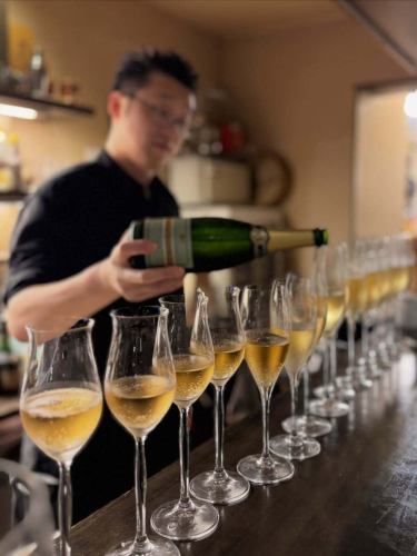 🎍 Buon Anno! 🎍
新年あけましておめでとうございます!
昨年はたくさんのご来店ありがとうございました。
2026年も美味しいイタリアンで皆さまを笑顔にできるよう、スタッフ一同頑張ります✨
🍝 年始の営業は 1月5日(月) からスタートです。
今年も皆さまにお会いできるのを楽しみにしています😊
ypsilon イプシロン
新宿区新宿1-16-16 テェアーカテリーナ101
TEL 03-6380-4288
ランチ 11:30~14:00LO
ディナー17:00~23:00LO
#ypsilonitalian
#新宿
#新宿御苑前グルメ
#新宿御苑前ランチ
#カルボナーラ