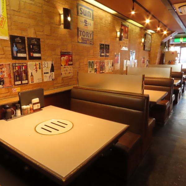 店内にはソファ席・掘りごたつ席・テーブル席があり、お子様連れでも周りを気にせずに安心して焼肉を楽しむことができます。お子様用のベビーチェアをそれぞれのお席タイプごとに（低い、高い席対応）ご用意しておりますので、お気軽にお問合せ下さい。皆様のご来店をお待ちしております。