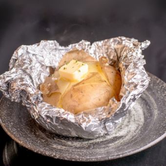 Charcoal-grilled potatoes [salt butter]